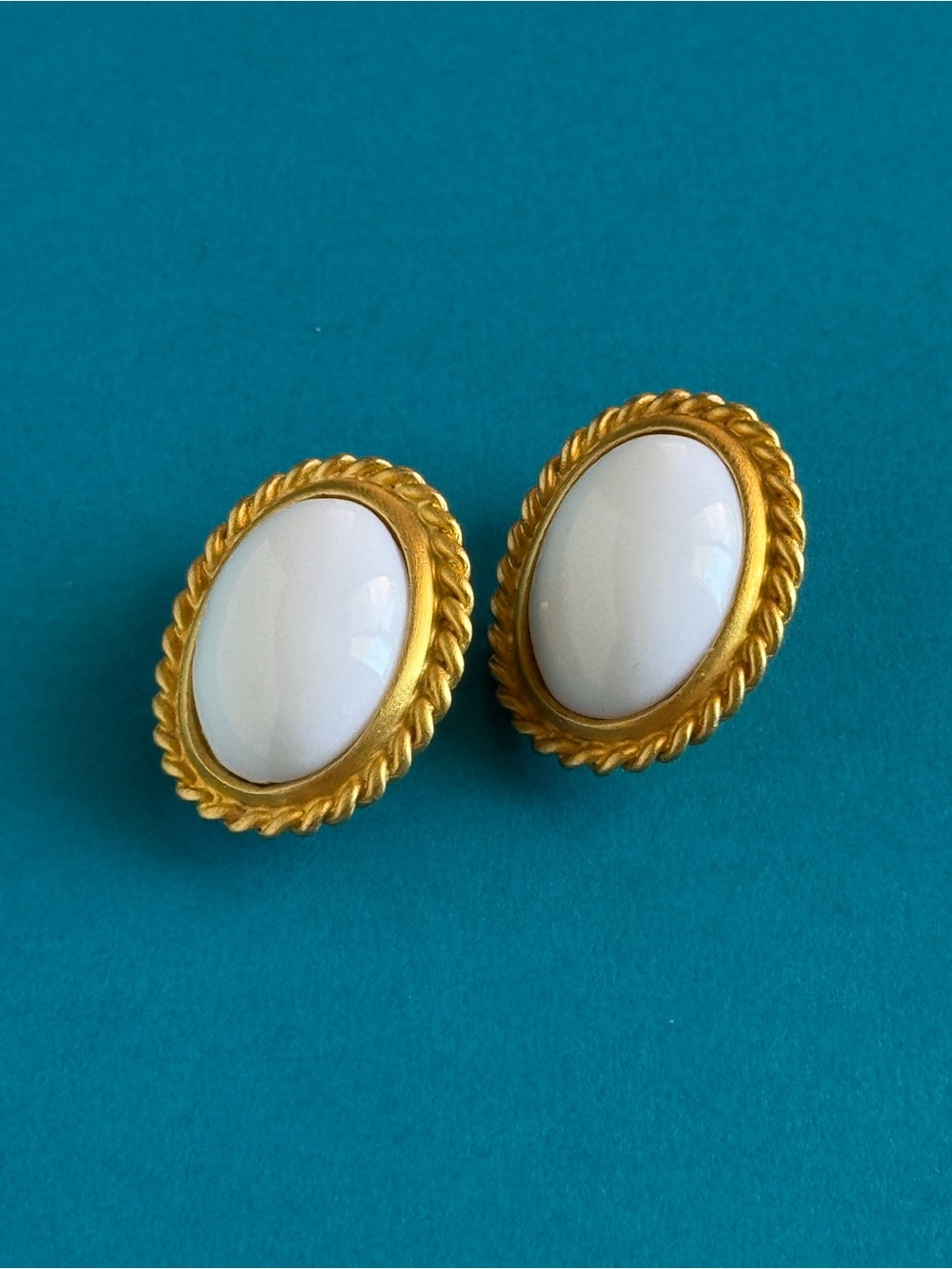 Vintage Leslie Block Gold Rope-Edge Oval White Cabochon Clip on Earrings